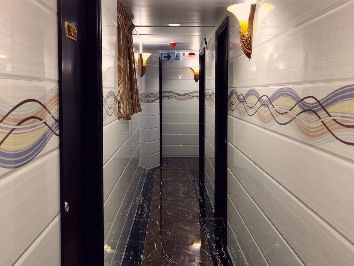 New Day Night Hostel Гонконг Экстерьер фото