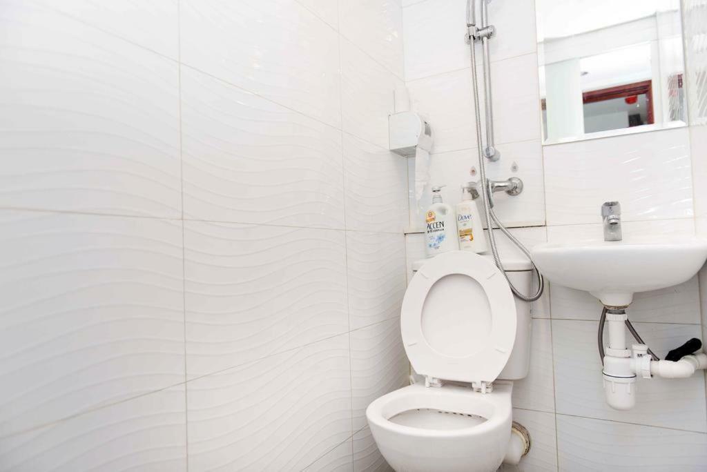 New Day Night Hostel Гонконг Экстерьер фото